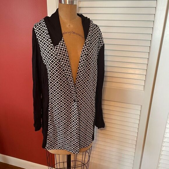 ZENERGY BY CHICO’S | black & white hooded stretchy sweater jacket size 3 or L - Picture 1 of 6